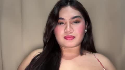 Snapshot of yllanahard chatting on 12.17.24 yllana love online show from 12.17.24