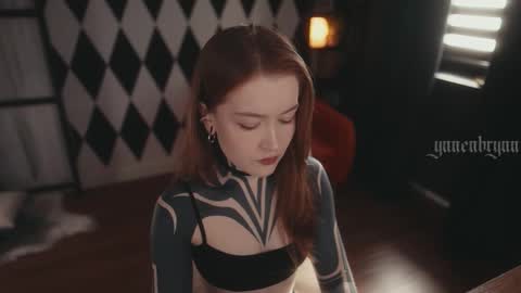 Snapshot of ynnenbrynn chatting on 09.13.25 ynnenbrynn online show from 09.13.25