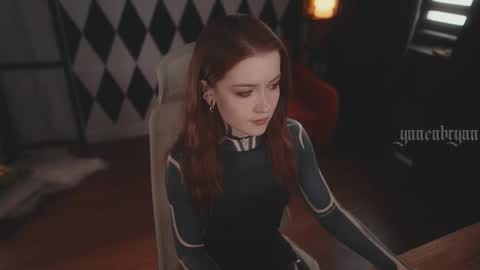 Snapshot of ynnenbrynn chatting on 09.15.25 ynnenbrynn online show from 09.15.25