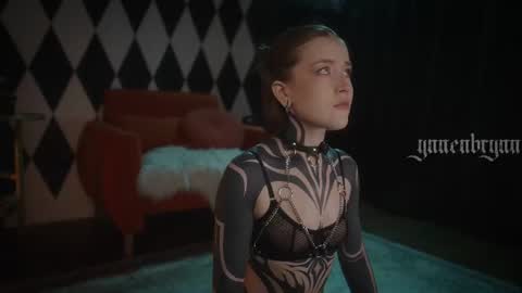 Snapshot of ynnenbrynn chatting on 06.18.26 ynnenbrynn online show from 06.18.26