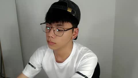 Snapshot of ynotyu chatting on 02.13.26 ynotyu online show from 02.13.26