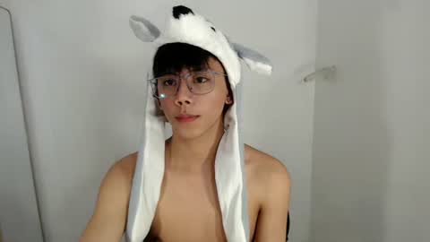 Snapshot of ynotyu chatting on 02.28.26 ynotyu online show from 02.28.26