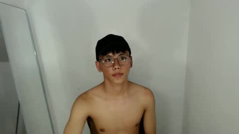 Snapshot of ynotyu chatting on 04.03.26 ynotyu online show from 04.03.26