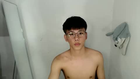 Snapshot of ynotyu chatting on 04.06.26 ynotyu online show from 04.06.26