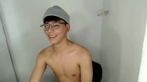 Snapshot of ynotyu chatting on 04.10.26 ynotyu online show from 04.10.26