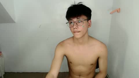 Snapshot of ynotyu chatting on 04.15.26 ynotyu online show from 04.15.26