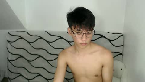 Snapshot of ynotyu chatting on 06.25.26 ynotyu online show from 06.25.26