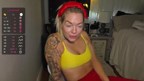 Snapshot of yogimilflover chatting on 10.30.25 Yogiblondebangme online show from 10.30.25