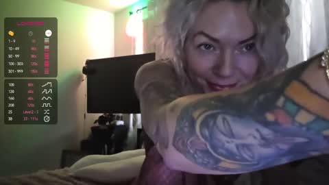 Snapshot of yogimilflover chatting on 11.11.25 Yogiblondebangme online show from 11.11.25