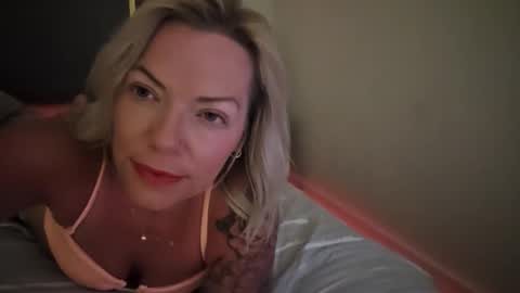 Yogiblondebangme online show from 04.25.26
