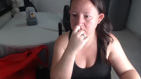 Snapshot of yohis_kiut25 chatting on 01.23.25 yohis online show from 01.23.25