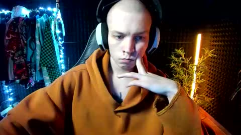 You can ask my name in pm online show from 11.15.25