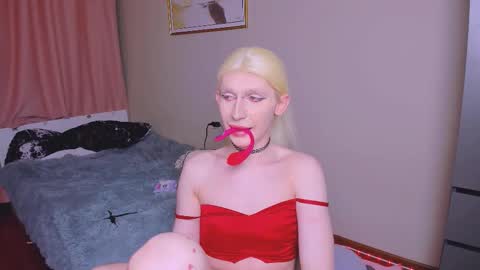 Mikaella - Mika online show from 12.22.25