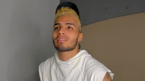 Yoi Olimpo online show from 12.13.24