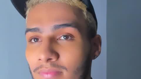 Yoi Olimpo online show from 12.18.24