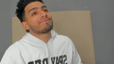 Yoi Olimpo online show from 01.29.25