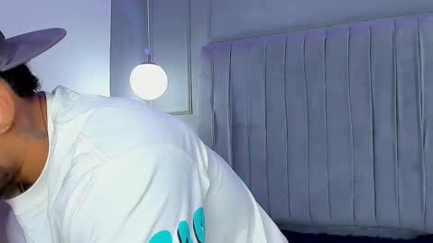 Yoi Olimpo online show from 02.21.25