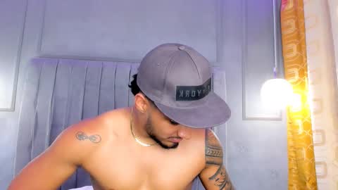 Yoi Olimpo online show from 02.24.25