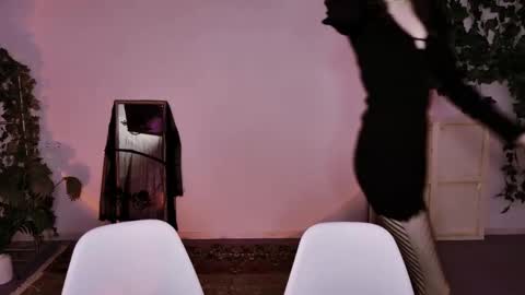 yoka_paradoxxx online show from 10.31.25