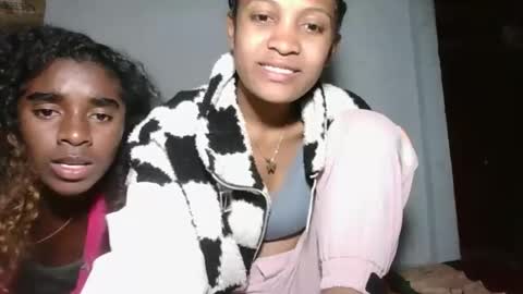 Snapshot of yolandrina05 chatting on 09.16.25 yolandrina05 online show from 09.16.25