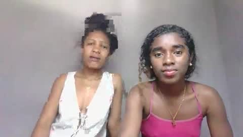 Snapshot of yolandrina05 chatting on 09.21.25 yolandrina05 online show from 09.21.25