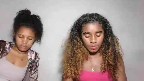 Snapshot of yolandrina05 chatting on 10.15.25 yolandrina05 online show from 10.15.25