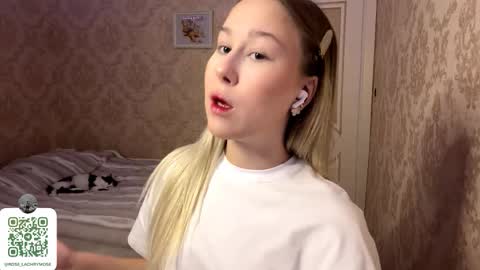 Snapshot of yolondaillovsky chatting on 11.28.25 I am Rose ntmu Lets hit 10 Thumbs Up together online show from 11.28.25