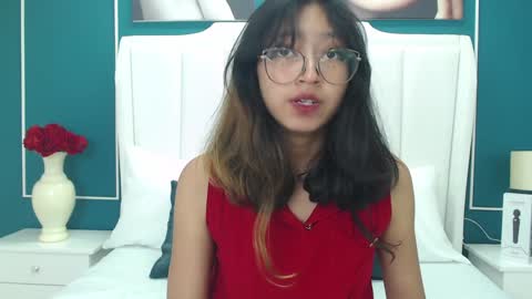 Snapshot of yommi_winx chatting on 12.27.24 Yommi Winx online show from 12.27.24