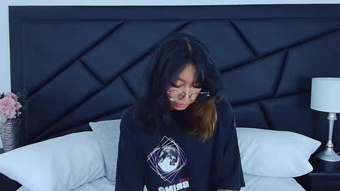 Snapshot of yommi_winx chatting on 12.31.24 Yommi Winx online show from 12.31.24