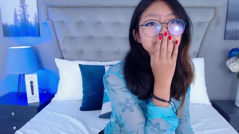 Snapshot of yommi_winx chatting on 01.31.25 Yommi Winx online show from 01.31.25