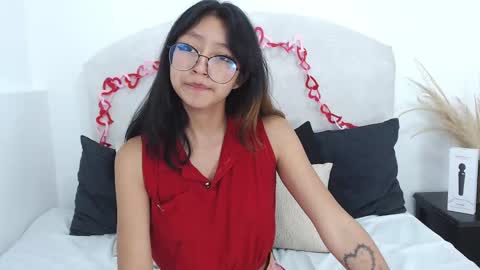 Snapshot of yommi_winx chatting on 02.14.25 Yommi Winx online show from 02.14.25