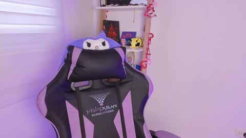 Snapshot of yommi_winx chatting on 11.13.25 Yommi Winx online show from 11.13.25