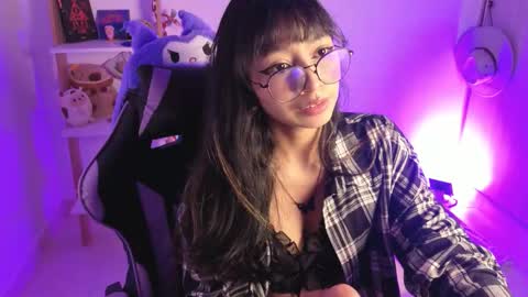 Snapshot of yommi_winx chatting on 11.28.25 Yommi Winx online show from 11.28.25