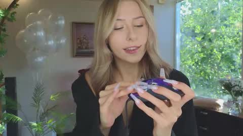 Snapshot of yononeey chatting on 10.07.25 Wilma online show from 10.07.25