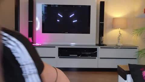 Snapshot of yononeey chatting on 11.13.25 Wilma online show from 11.13.25