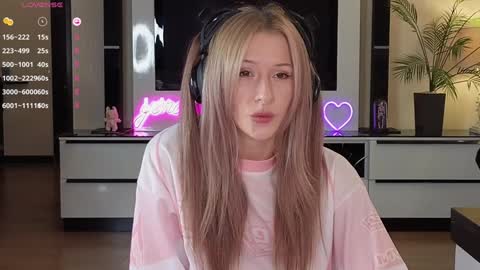 Snapshot of yononeey chatting on 11.18.25 Wilma online show from 11.18.25