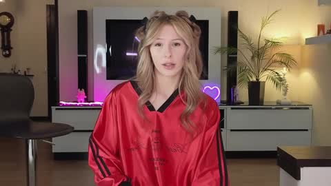 Snapshot of yononeey chatting on 11.28.25 Wilma online show from 11.28.25