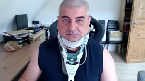 yoschi1976 online show from 09.28.25