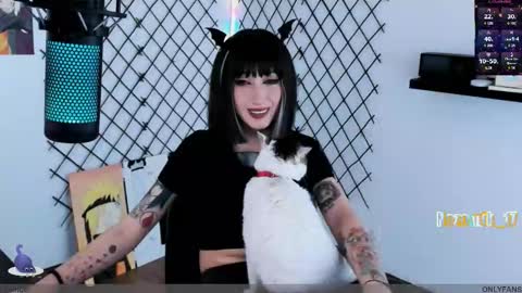 Snapshot of yoshino_san chatting on 11.22.25 you can call me Andy or yoshi 3 online show from 11.22.25