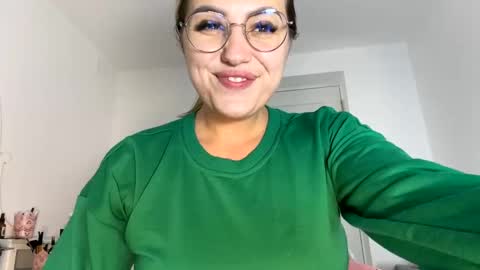 Snapshot of you_love_melisa chatting on 12.21.24 private on 18 per minute start private 500 tokensOnlyfans online show from 12.21.24