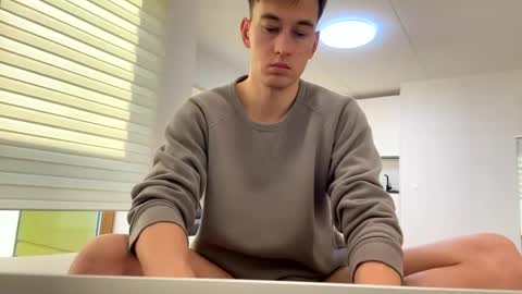 Snapshot of youcan__ chatting on 03.07.25 youcan__ online show from 03.07.25