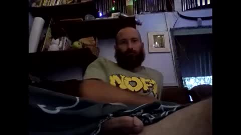 Snapshot of youllfall4me chatting on 01.04.25 youllfall4me online show from 01.04.25