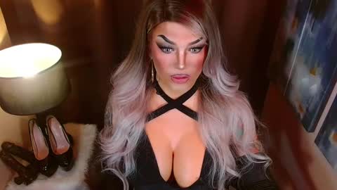 QUEEN MADISON  online show from 03.01.26