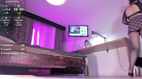 Snapshot of your_bunny chatting on 12.06.24 Bunny online show from 12.06.24