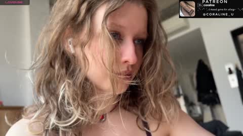 Snapshot of your_coraline_ chatting on 01.17.25 your_coraline_ online show from 01.17.25