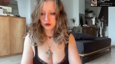 Snapshot of your_coraline_ chatting on 01.25.25 your_coraline_ online show from 01.25.25