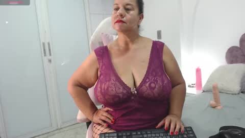 Snapshot of your_lady_milf chatting on 02.06.25 your_lady_milf online show from 02.06.25