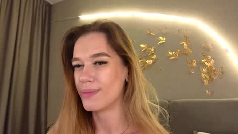 Jessica Loyd online show from 03.06.25