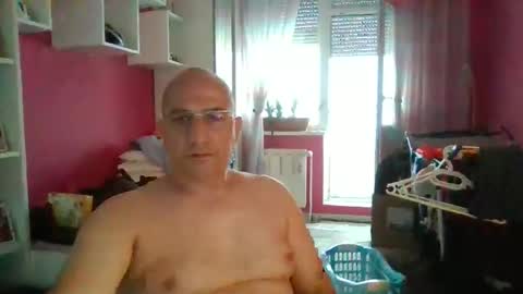 Snapshot of your_pervert_neighbor chatting on 06.04.26 Erick online show from 06.04.26
