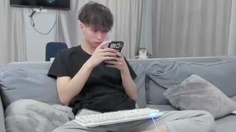 Snapshot of your_shy_guy chatting on 02.18.25 your_shy_guy online show from 02.18.25